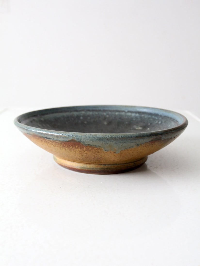 Artist-Signed Vintage Pottery Bowl with Multi-Tone Glaze: Artist-Signed Vintage Pottery Bowl with Multi-Tone Glaze This handcrafted vintage studio pottery bowl features a wide, shallow form and a substantial weight, making it ideal for serving or as a decora