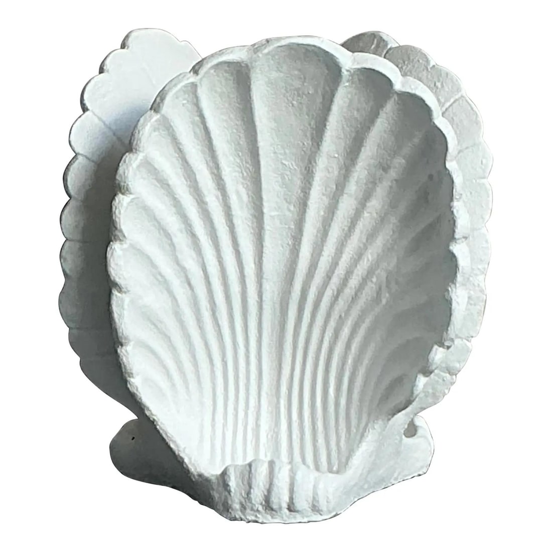 Sculptural Cast Concrete Clam Shell Table Base in White Coastal Style: Sculptural Cast Concrete Clam Shell Table Base in White Coastal Style This vintage cast concrete clam shell pedestal table base from the 1980s features a striking double seashell design with a texture