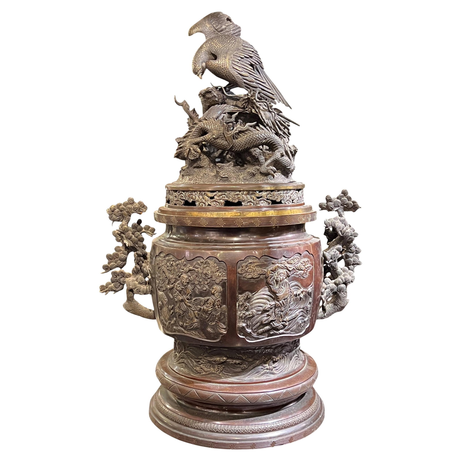 Meiji Period Japanese Bronze Incense Burner with Eagle and Dragon Motif: Meiji Period Japanese Bronze Incense Burner with Eagle and Dragon Motif This finely modeled and cast Meiji period Japanese bronze censer from the 19th century features a patinated finish. The antique 