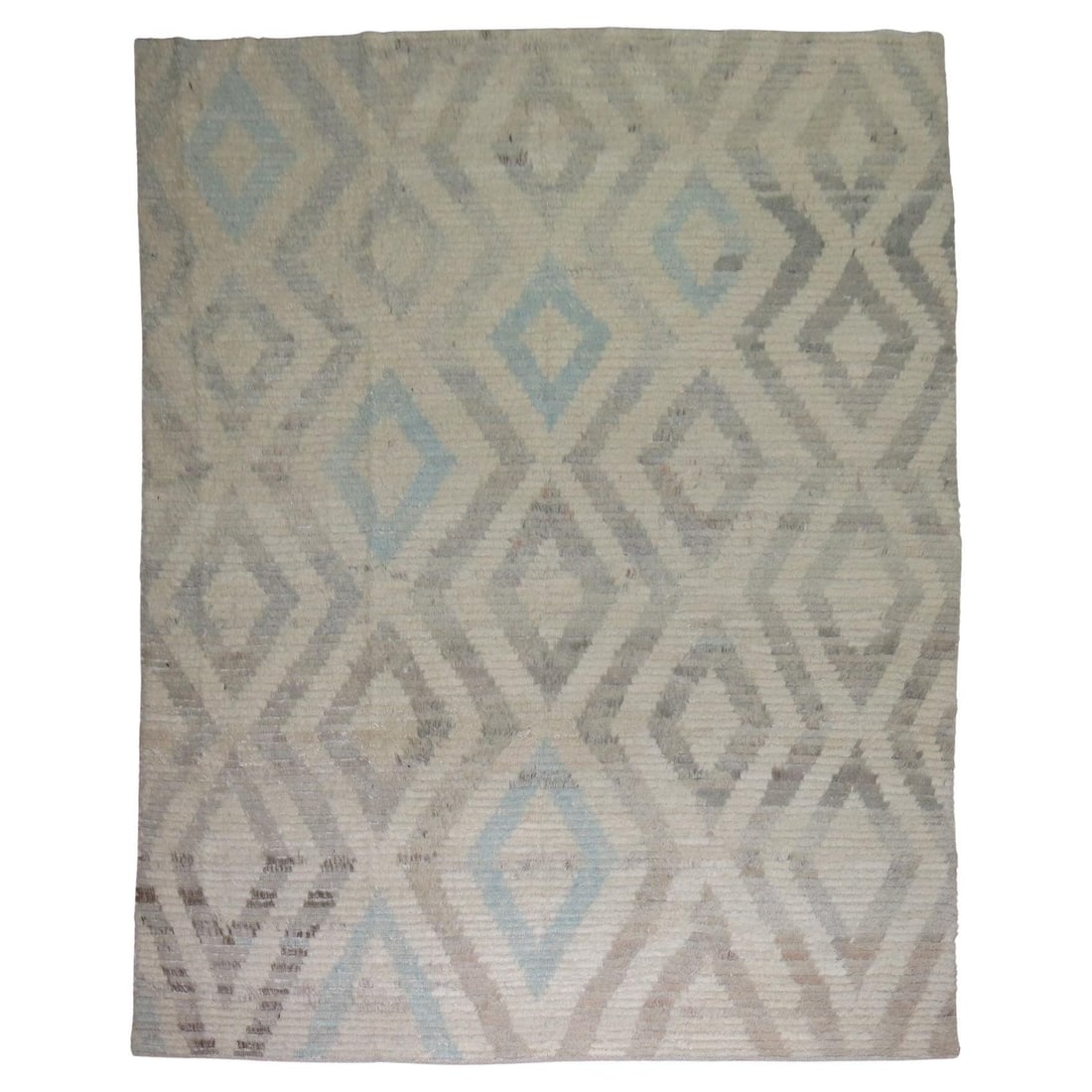 Zabihi Collection Mid-Century Modern Turkish Tulu Carpet 99 x 138 in: Zabihi Collection Mid-Century Modern Turkish Tulu Carpet 99 x 138 in Experience the elegance of the Zabihi Collection with this stunning White, Blue, and Gray Modern Turkish Tulu Carpet. Crafted from 