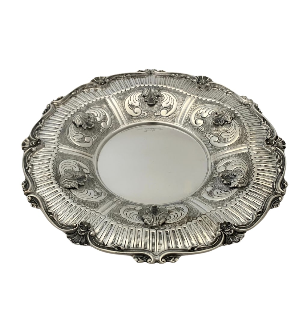 Handmade 925 Sterling Silver Round Tray with Swirl Leaf Design: Handmade 925 Sterling Silver Round Tray with Swirl Leaf Design This exquisite round tray is crafted from fine 925 sterling silver and features intricate handmade swirl leaf applique designs. The tray 
