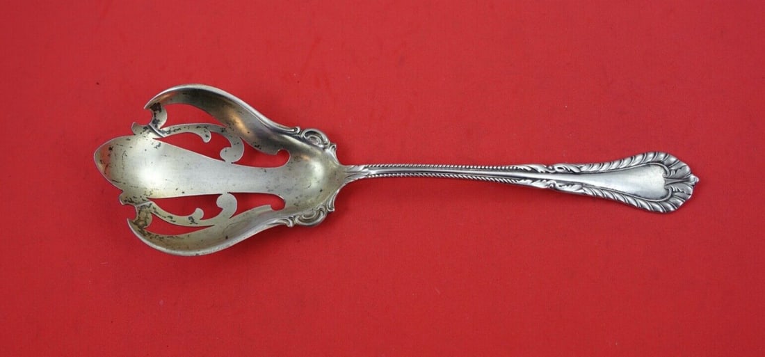 Lunt Sterling Silver Old Dominion Ice Spoon Gold Wash 8 1/4": Lunt Sterling Silver Old Dominion Ice Spoon Gold Wash 8 1/4" This exquisite serving spoon from the Old Dominion pattern by Lunt is crafted from high-quality sterling silver, featuring a gold wash fini