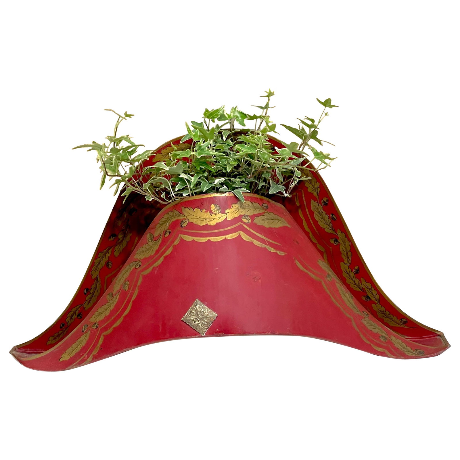 1950s French Red Gilt Tole Bronze Napoleon Hat Planter Cachepot: 1950s French Red Gilt Tole Bronze Napoleon Hat Planter Cachepot This exquisite French planter/cachepot from the 1950s pays homage to Napoleon's iconic bicorne hat, featuring a vibrant red tole body ad