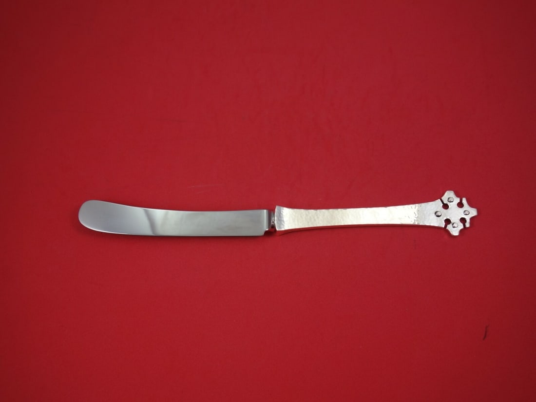 Old Newbury Crafters Crusader Sterling Silver Banquet Knife 11 Inches: Old Newbury Crafters Crusader Sterling Silver Banquet Knife 11 Inches This exquisite banquet knife is crafted from sterling silver and features the elegant Crusader pattern by Old Newbury Crafters. Me