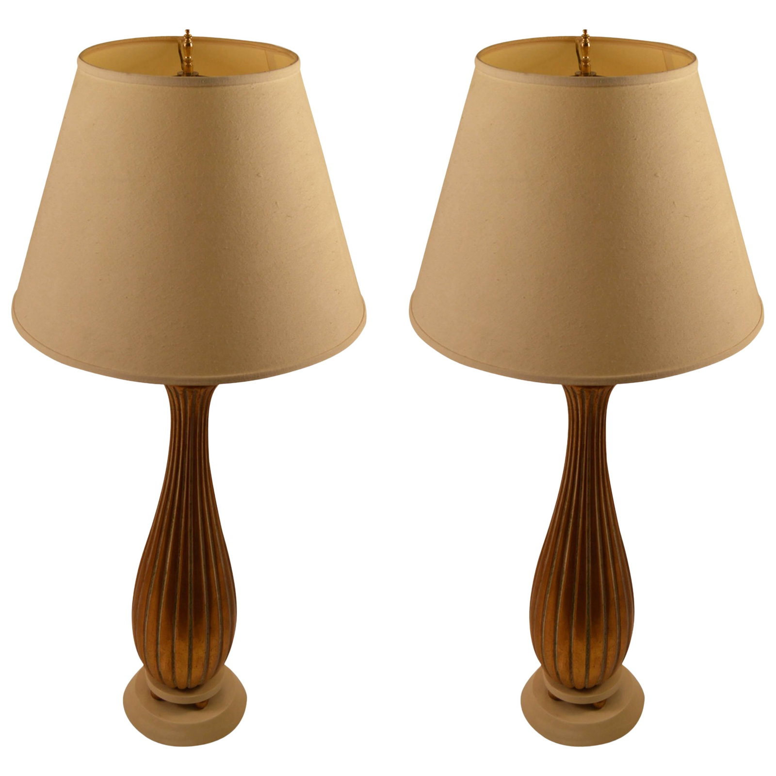 Elegant Pair of Reeded Giltwood Table Lamps 42 Inches Tall: Elegant Pair of Reeded Giltwood Table Lamps 42 Inches Tall This stunning pair of reeded giltwood table lamps features a beautifully crafted body resting on a circular cream lacquer base. Each lamp sta