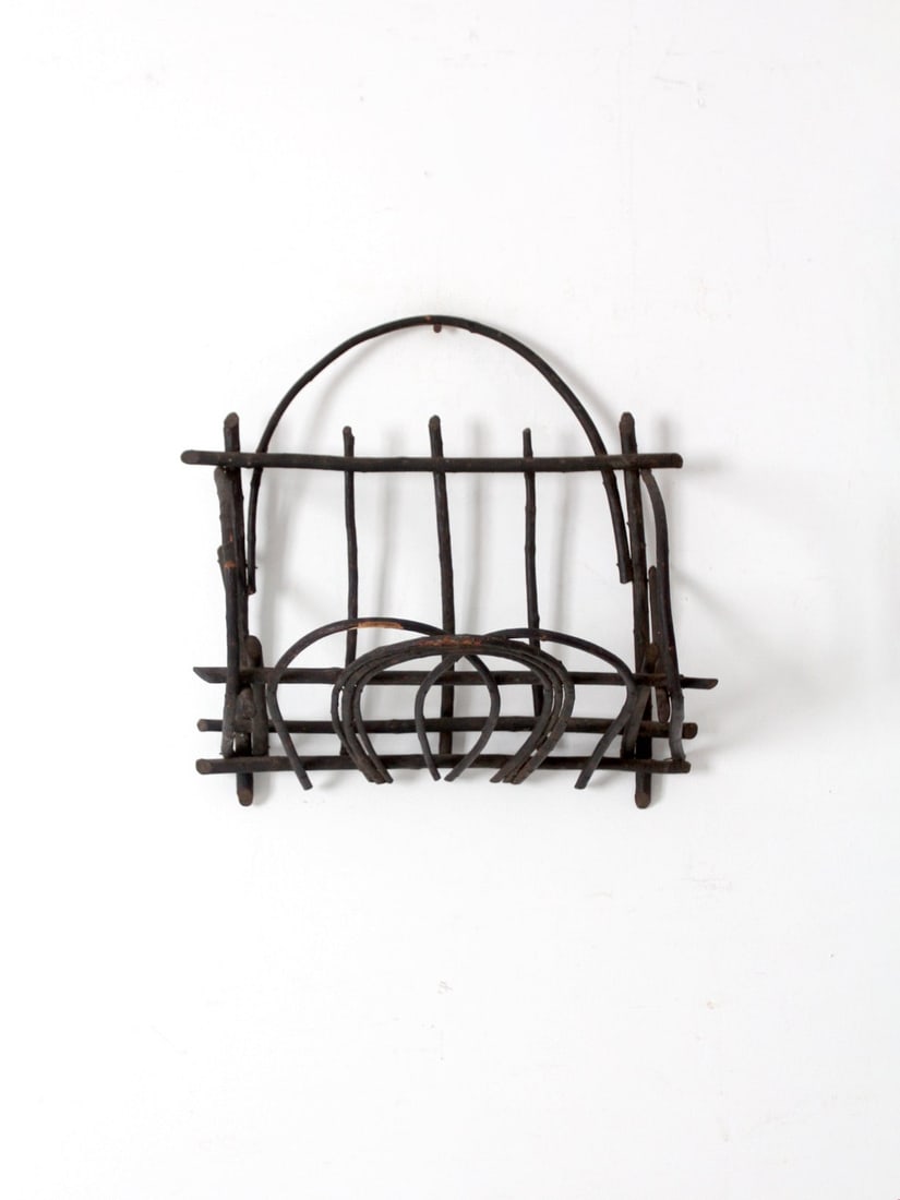 Antique Adirondack Willow Twig Wall Basket Horseshoe Design 15.75": Antique Adirondack Willow Twig Wall Basket Horseshoe Design 15.75" This antique Adirondack style twig wall basket is a beautiful addition to any home decor. Crafted from willow branches, the basket sh