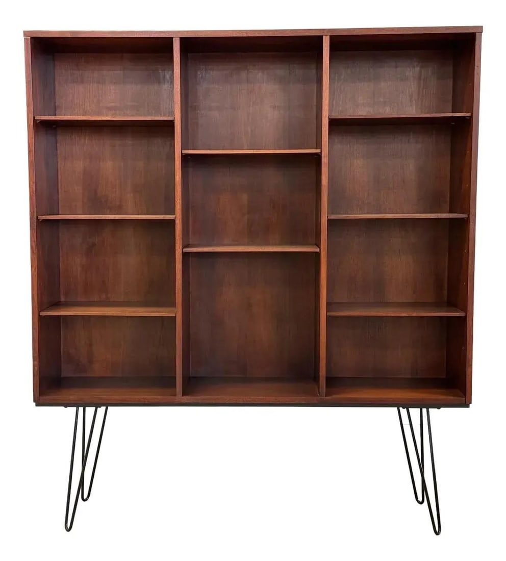 1970s Walnut Mid Century Modern Bookcase with Hairpin Legs: 1970s Walnut Mid Century Modern Bookcase with Hairpin Legs This stunning mid-century modern bookcase, crafted from rich walnut, features an abundance of shelves ideal for displaying books and decorati