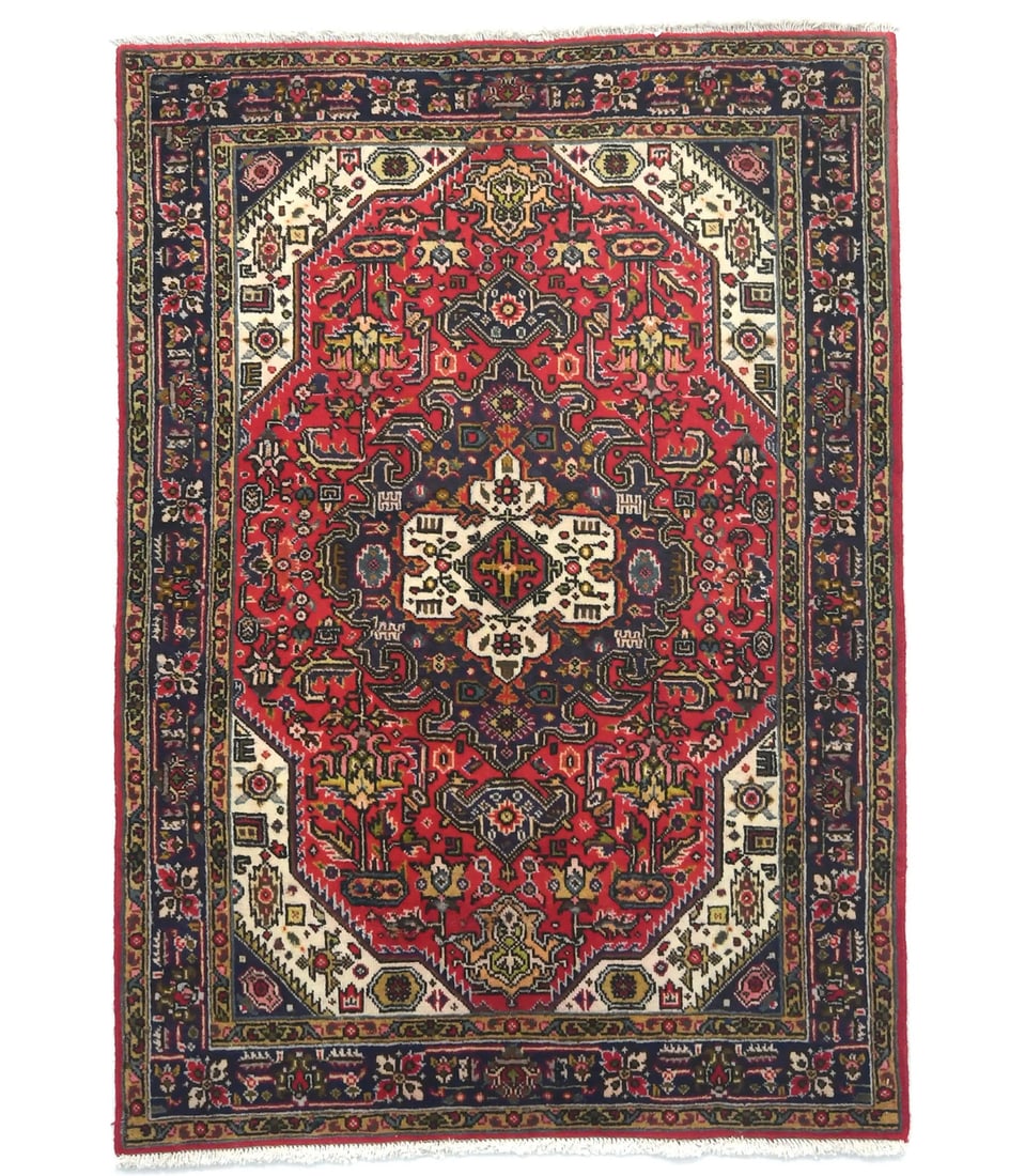 Handmade Vintage Oriental Geometric Rug 3'5 x 4'7 Wool: Handmade Vintage Oriental Geometric Rug 3'5 x 4'7 Wool Elevate your space with this Handmade Geometric Design Vintage Oriental Rug, perfect for entryways or bedrooms. Measuring 3'5" x 4'7", this exqui