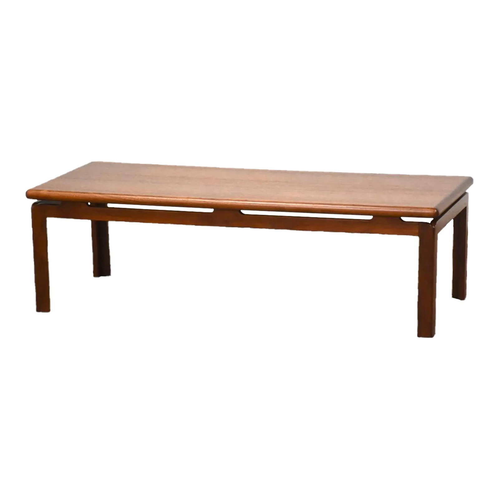 1960s Danish Modern Teak Coffee Table Professionally Refinished: 1960s Danish Modern Teak Coffee Table Professionally Refinished This exquisite mid-century modern coffee table is a stunning example of Danish craftsmanship from the 1960s. Meticulously refinished, th