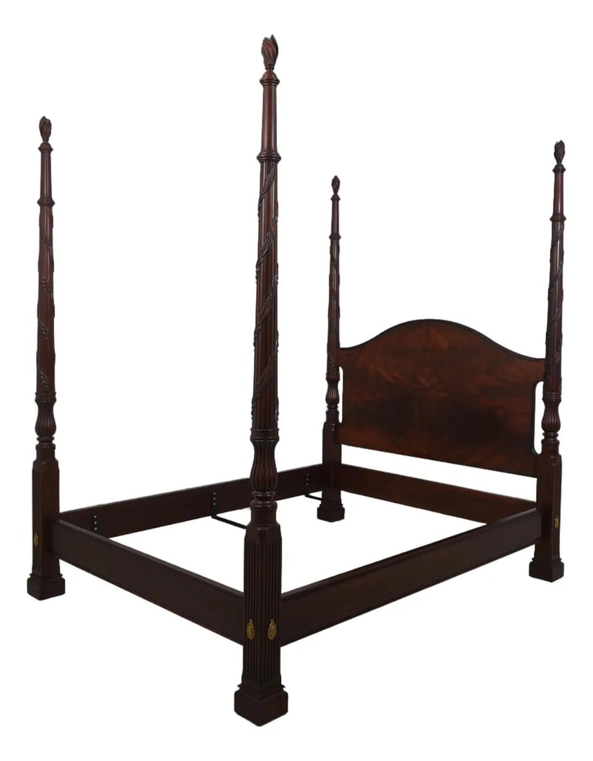 Henkel Harris Mahogany Queen Poster Bed Model 199 Traditional Style: Henkel Harris Mahogany Queen Poster Bed Model 199 Traditional Style This exquisite Henkel Harris Queen Size Poster Bed, crafted around 1998, showcases a stunning mahogany finish and exceptional crafts