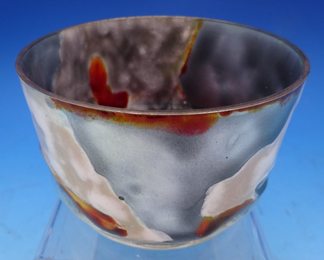 Ingmar Haanman Danish Sterling Silver Oyster Bowl with Enamel: Ingmar Haanman Danish Sterling Silver Oyster Bowl with Enamel Discover the captivating Ingmar Haanman Danish Sterling Silver Oyster Serving Bowl, a stunning piece that beautifully combines functionali