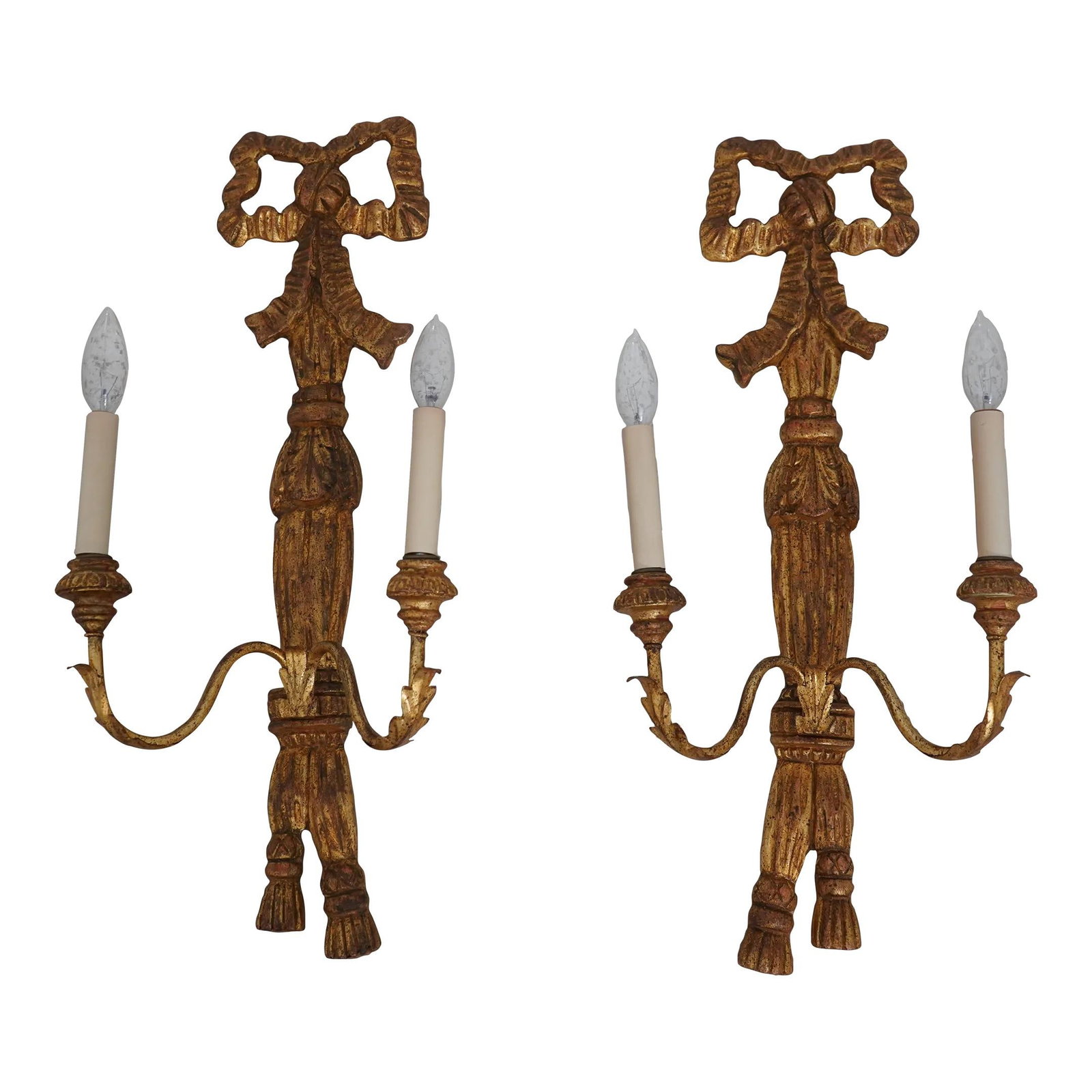 Elegant Pair of Italian Gold Gilt Wood Lighted Wall Sconces: Elegant Pair of Italian Gold Gilt Wood Lighted Wall Sconces Illuminate your space with this exquisite pair of Italian carved gold gilt wood lighted wall sconces, approximately 40 years old. Featuring 