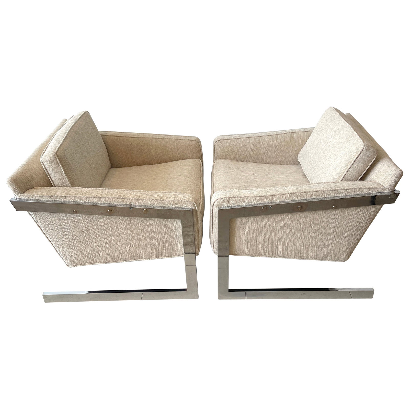 Mid-Century Modern Set of 2 Chrome Cantilever Club Chairs 1970s Upholstered: Mid-Century Modern Set of 2 Chrome Cantilever Club Chairs 1970s Upholstered This pair of 1970s chrome cantilever club chairs features a striking Mid-Century Modern design, newly upholstered for a fres