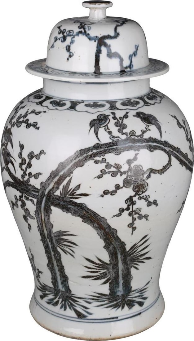 Handmade Chinoiserie Ceramic Temple Jar with Blue Finish: Handmade Chinoiserie Ceramic Temple Jar with Blue Finish This stunning Traditional Handmade Ceramic Jar is a perfect addition to your decor. Crafted with care, this vase features a beautiful blue fini