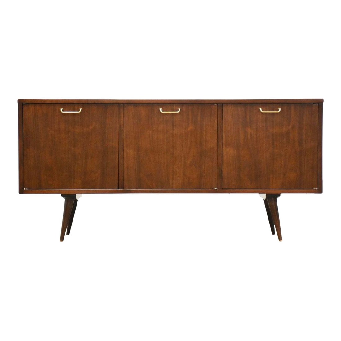 Mid Century American of Martinsville Walnut Credenza with Brass Pulls: Mid Century American of Martinsville Walnut Credenza with Brass Pulls Discover the elegance of mid-century modern design with this stunning walnut credenza, featuring three doors adorned with stylish 