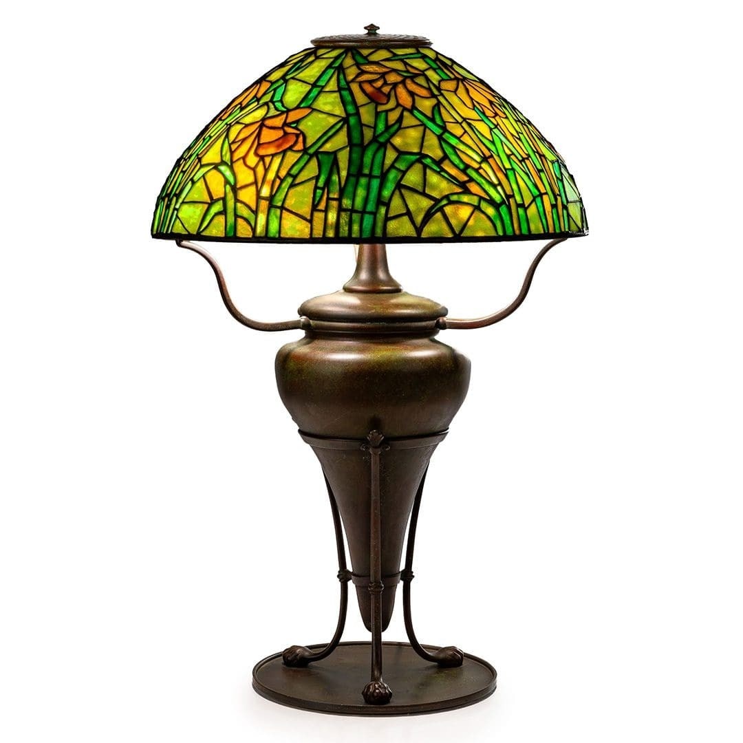 Antique Tiffany Studios Daffodil Table Lamp Art Nouveau Stained Glass 1900-1915: Antique Tiffany Studios Daffodil Table Lamp Art Nouveau Stained Glass 1900-1915 This exquisite Antique Tiffany Studios Daffodil Lamp represents the elegance of the Art Nouveau style. Crafted between 1