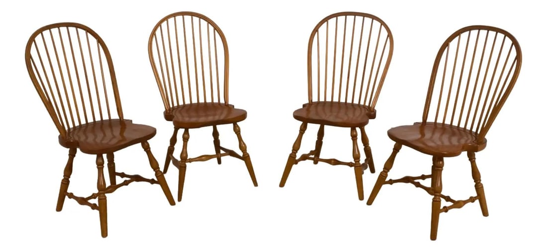 Set of 4 Tom Seely Windsor Chairs Oak Pine Maple Construction: Set of 4 Tom Seely Windsor Chairs Oak Pine Maple Construction Enhance your dining experience with this elegant set of 4 Tom Seely Loop Back Windsor Dining Room Chairs. Crafted from a mix of oak, pine,