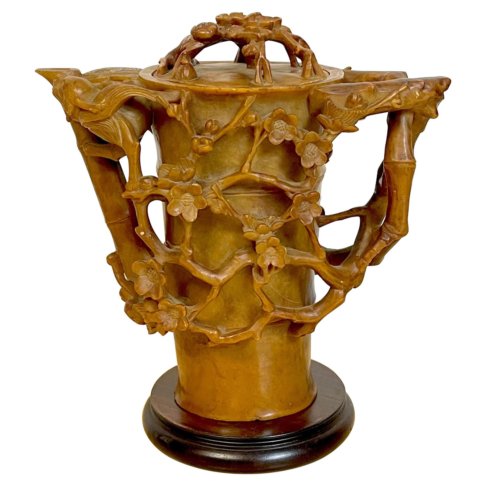 Chinese Export Hand-Carved Soapstone Scholar Tea Pot 9x7x3.5: Chinese Export Hand-Carved Soapstone Scholar Tea Pot 9x7x3.5 This exquisite Chinese Export tea pot is masterfully crafted from soapstone, showcasing intricate hand-carvings of floral and vine relief d