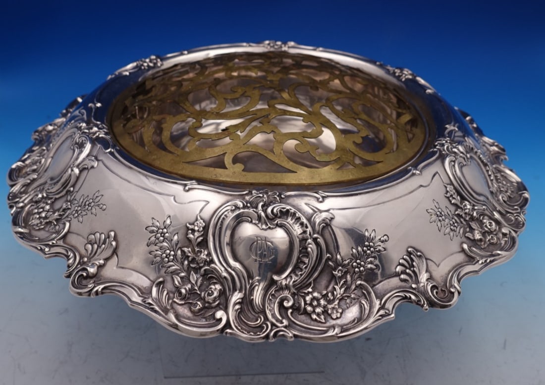 Tiffany & Co Florentine Sterling Silver Flower Arranger with Brass Frog: Tiffany & Co Florentine Sterling Silver Flower Arranger with Brass Frog This exquisite Florentine flower arranger from Tiffany & Co. showcases the elegance of sterling silver craftsmanship. Introduced