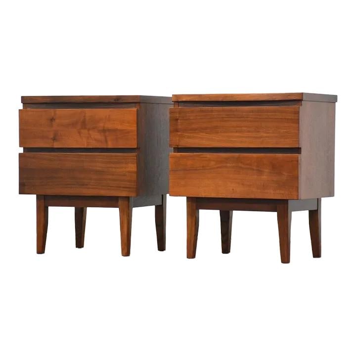 Mid Century Modern Refinished Walnut Nightstands Pair: Mid Century Modern Refinished Walnut Nightstands Pair Enhance your bedroom with this elegant pair of mid-century modern nightstands, beautifully crafted from walnut wood. Each nightstand features two 