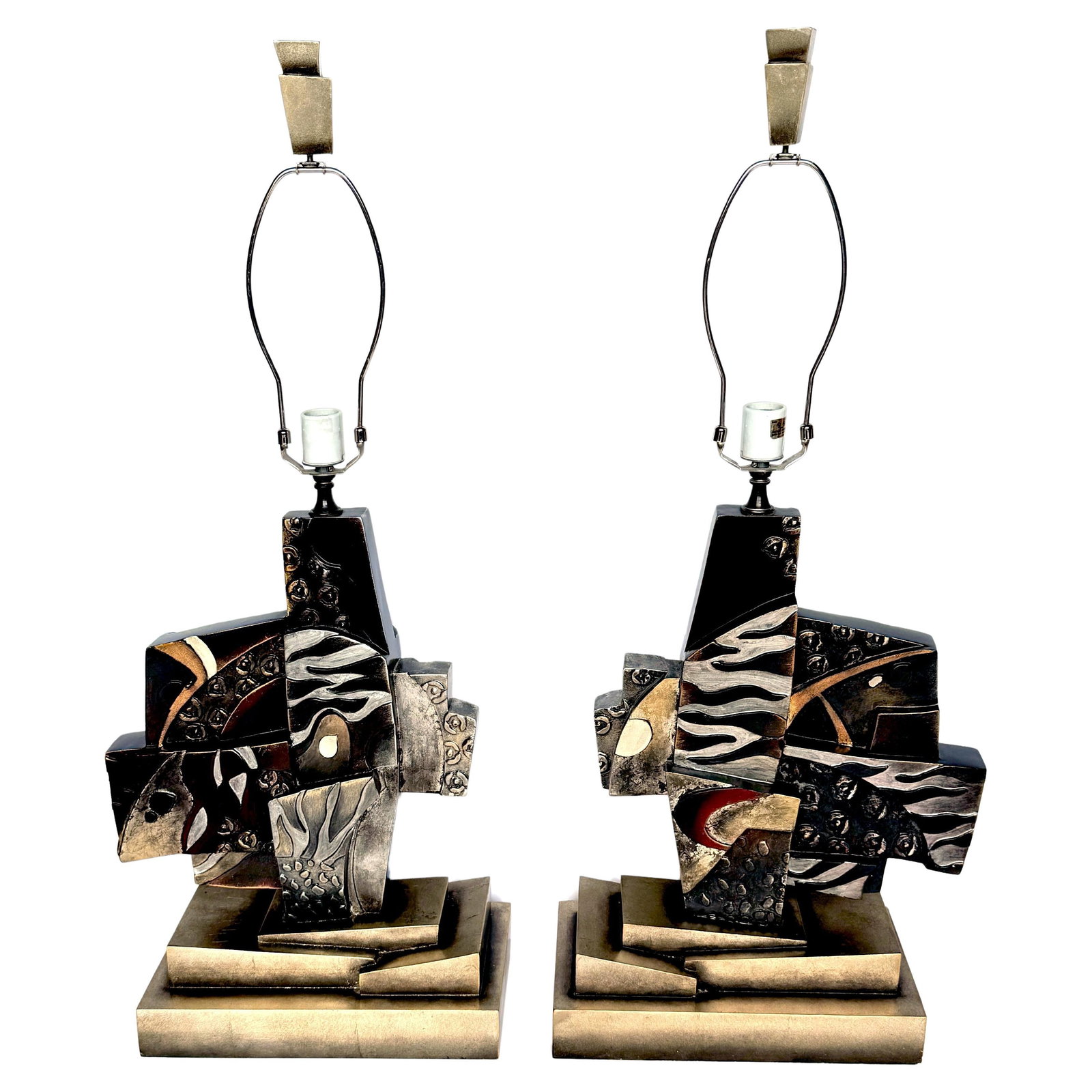 Set of 2 Modern Surrealistic Sculptural Lamps by Leeazanne Lam Lee Group 1990s: Set of 2 Modern Surrealistic Sculptural Lamps by Leeazanne Lam Lee Group 1990s This pair of Modern Surrealistic Sculptural Lamps by Leeazanne for Lam Lee Group, USA, from the 1990s, features an extrao