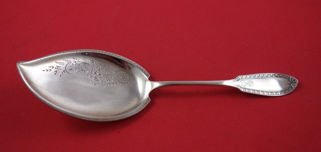 Meriden Britannia Co Figured French Sterling Silver Pie Server 8 3/8": Meriden Britannia Co Figured French Sterling Silver Pie Server 8 3/8" This exquisite pie server features the elegant Figured French pattern by Meriden Britannia Co. Crafted from high-quality sterling 