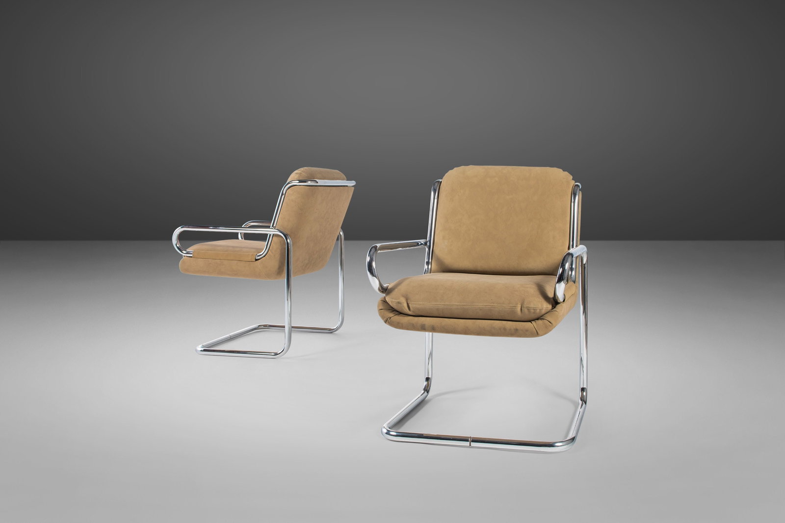 Mid-Century Modern Pair of Ralph Rye Lounge Chairs Dux Dunbar Chrome 1970s: Mid-Century Modern Pair of Ralph Rye Lounge Chairs Dux Dunbar Chrome 1970s This elegant pair of lounge chairs features a sleek tubular chrome design, crafted by Ralph Rye for Dux Dunbar in the 1970s. 
