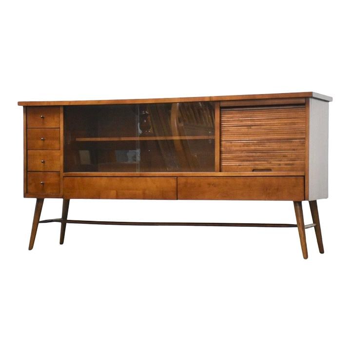 Paul McCobb O'Hearn Predictor Maple Credenza with Glass Doors: Paul McCobb O'Hearn Predictor Maple Credenza with Glass Doors Discover a stunning mid-century modern solid maple credenza designed by Paul McCobb for the O'Hearn "Predictor" collection. This rare piec