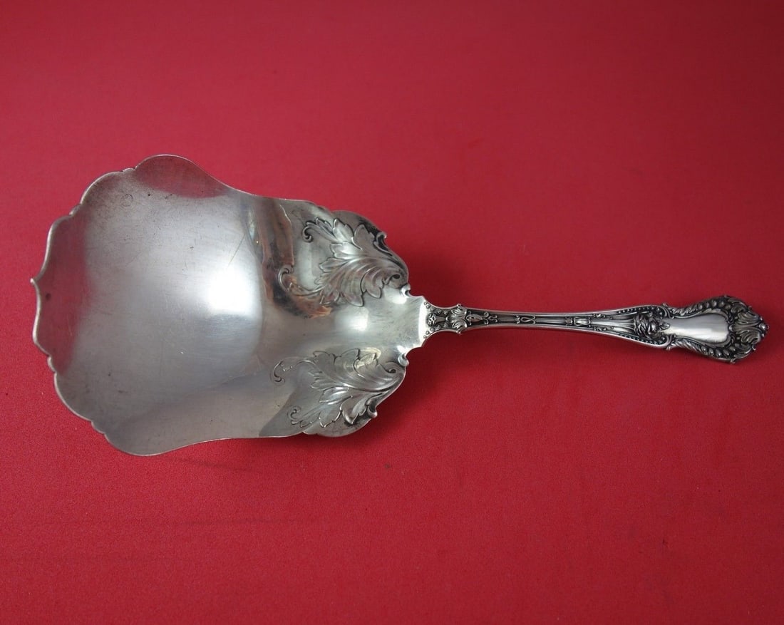 Whiting Dorothy Vernon Sterling Silver Cracker Scoop 7 7/8 Serving Piece: Whiting Dorothy Vernon Sterling Silver Cracker Scoop 7 7/8 Serving Piece Presenting a stunning serving piece from the Dorothy Vernon pattern by Whiting. This elegant sterling silver cracker scoop, mea