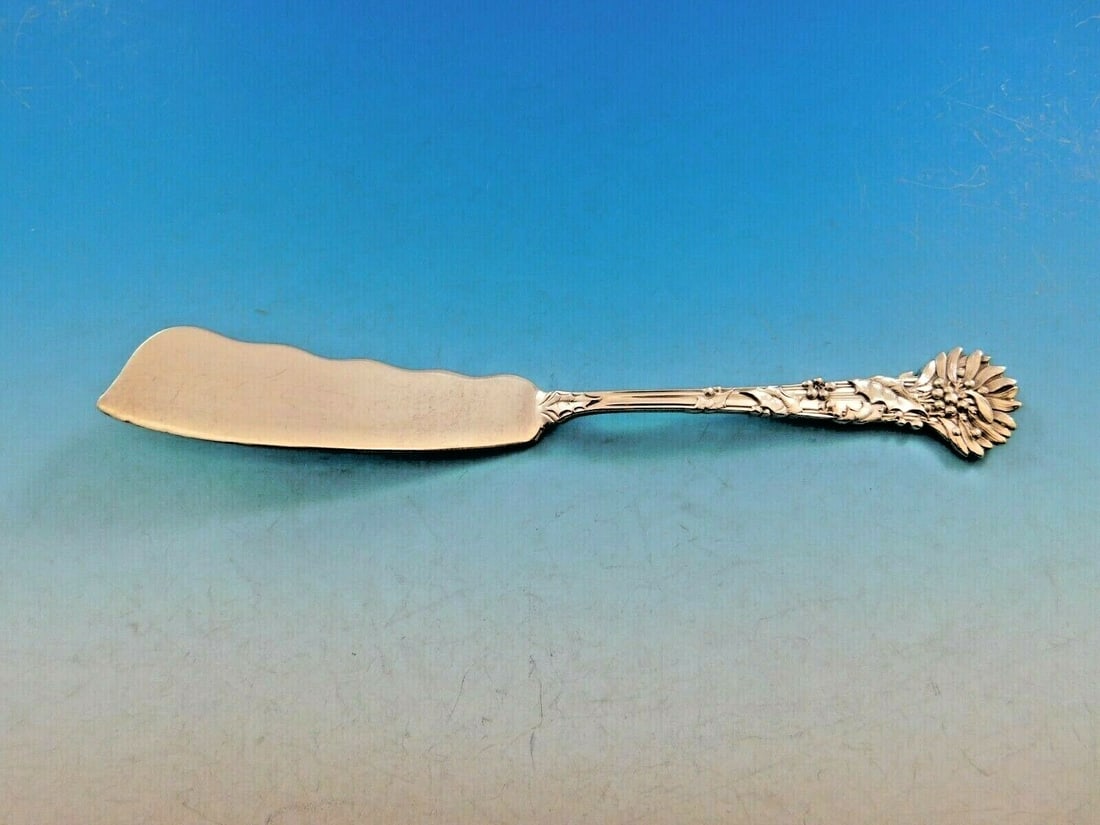 Tiffany Holly Sterling Silver Master Butter Knife 7 3/8 Inches: Tiffany Holly Sterling Silver Master Butter Knife 7 3/8 Inches This exquisite master butter knife from Tiffany & Co. showcases the elegant Holly pattern, featuring intricate holly leaves and berries a