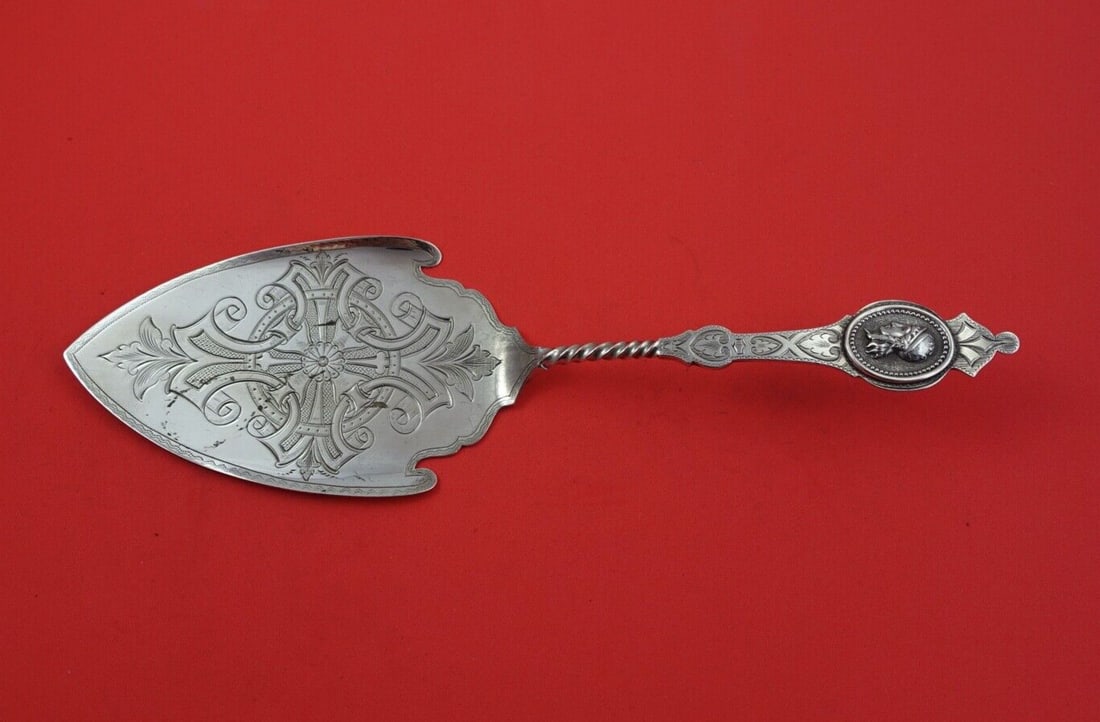 Newell Harding Medallion Sterling Silver Pie Server 9 3/4 inches: Newell Harding Medallion Sterling Silver Pie Server 9 3/4 inches This exquisite pie server from Newell Harding & Co. showcases the elegant Medallion pattern. Crafted from high-quality sterling silver,