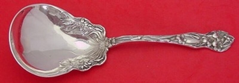 Watson Lily Sterling Silver Berry Serving Spoon 7 3/4 Vintage: Watson Lily Sterling Silver Berry Serving Spoon 7 3/4 Vintage This exquisite serving spoon, crafted in the elegant "Lily" pattern by Watson, showcases the beauty of heirloom-quality sterling silver. M