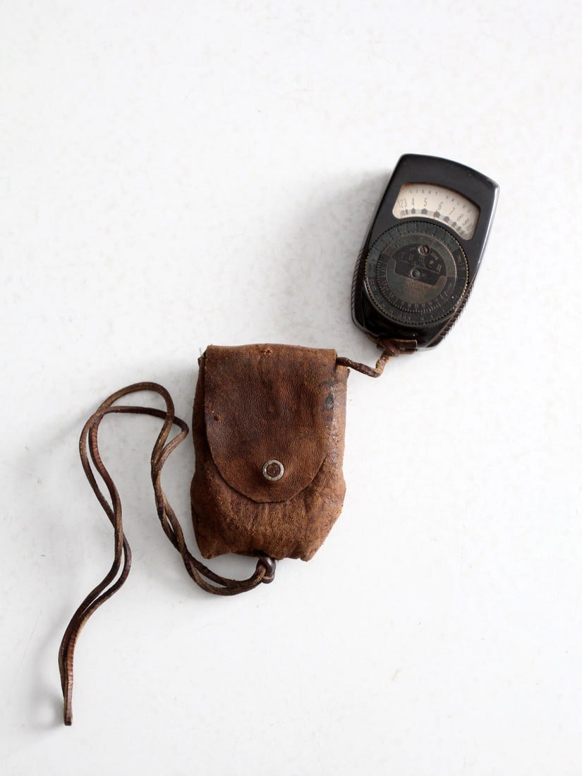 Vintage Tower Exposure Light Meter with Leather Pouch: Vintage Tower Exposure Light Meter with Leather Pouch This vintage Tower exposure light meter is a remarkable piece of utilitarian design from the pre-1960s era. It comes housed in its original leathe