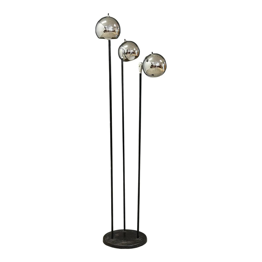 1960s Mid Century Modern Chrome Floor Lamp in Sonneman Style: 1960s Mid Century Modern Chrome Floor Lamp in Sonneman Style This stunning mid-century modern floor lamp features a sleek chrome finish and a unique three-ball design, reminiscent of the iconic style 