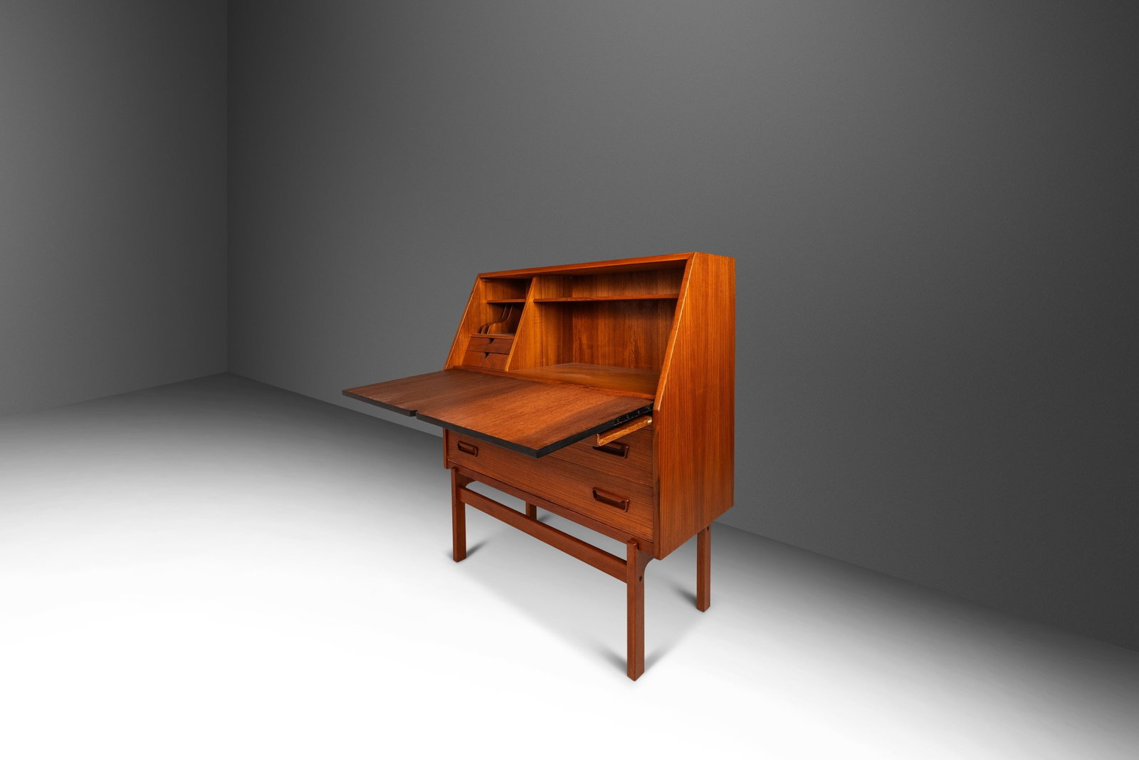 Restored Danish Modern Model 68 Secretary Desk by Arne Wahl Iversen in Teak: Restored Danish Modern Model 68 Secretary Desk by Arne Wahl Iversen in Teak Presenting a beautifully restored Danish Modern Model 68 Secretary Desk designed by Arne Wahl Iversen for Vinde Mobelfabrik 