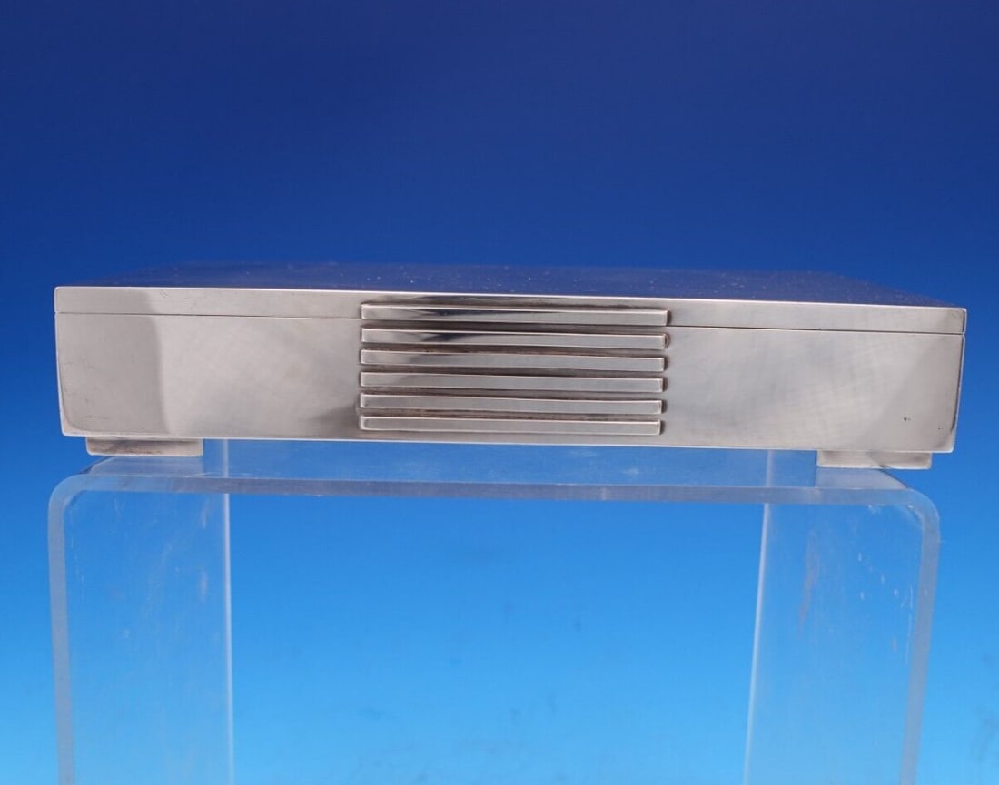 Georg Jensen Art Deco Sterling Silver Footed Box #857 1930s: Georg Jensen Art Deco Sterling Silver Footed Box #857 1930s This exquisite Georg Jensen Art Deco footed box, model #857, is crafted from high-quality sterling silver (.925) and dates back to the