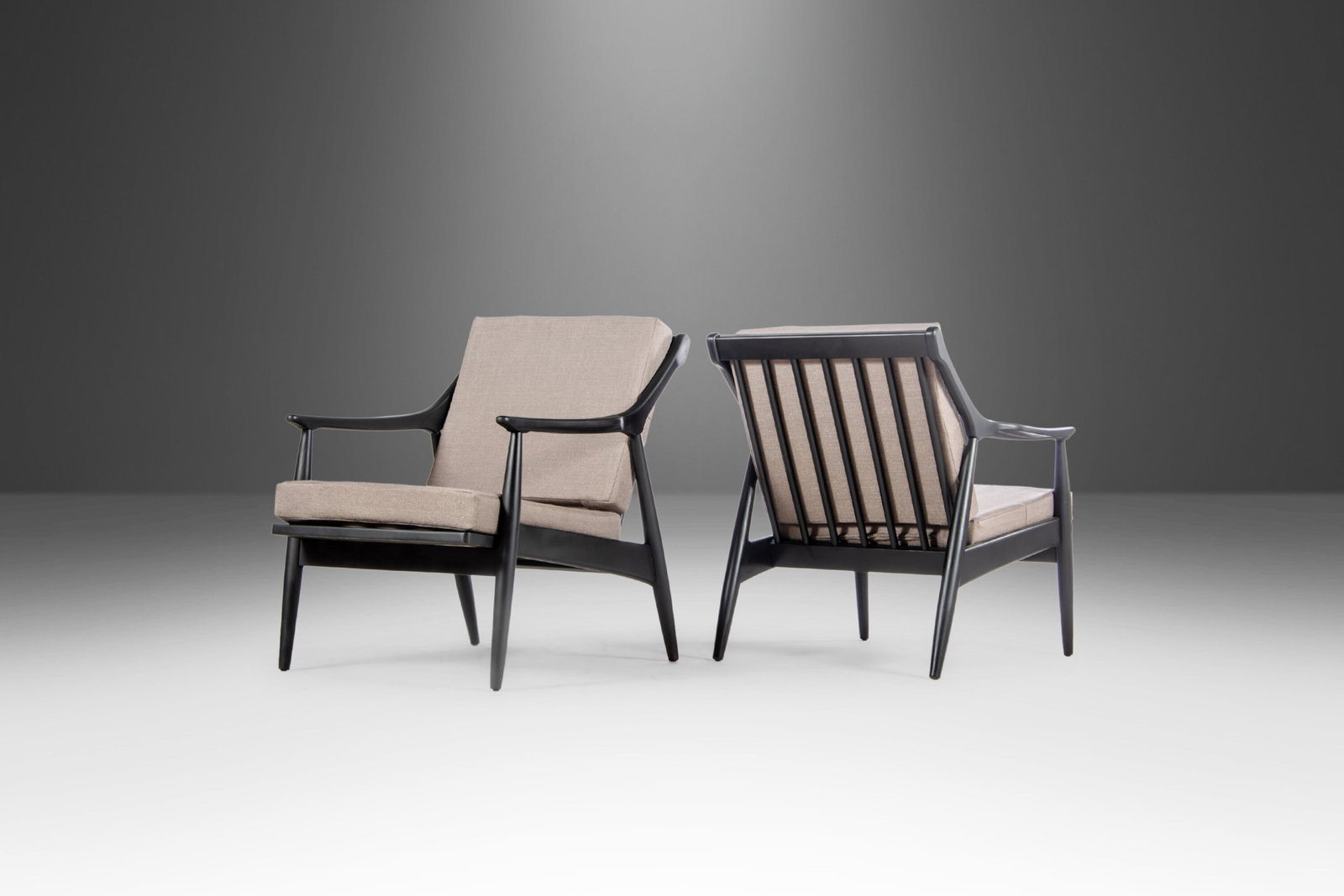 Mid-Century Modern Paoli Lounge Chairs Set of 2 in Knit Stone Grey Fabric: Mid-Century Modern Paoli Lounge Chairs Set of 2 in Knit Stone Grey Fabric This exquisite set of two lounge chairs showcases classic Danish Modern design, crafted by Paoli in the 1960s. Newly restored,