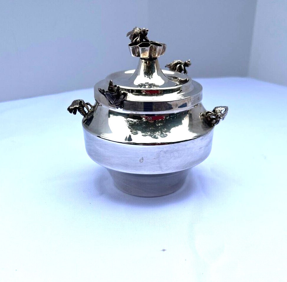 Art Deco Sterling Silver Honey Jar Set with Spoon and 5 Bees: Art Deco Sterling Silver Honey Jar Set with Spoon and 5 Bees Discover a stunning Art Deco sterling silver honey jar, complete with a spoon and five intricately designed bees. This exquisite piece show