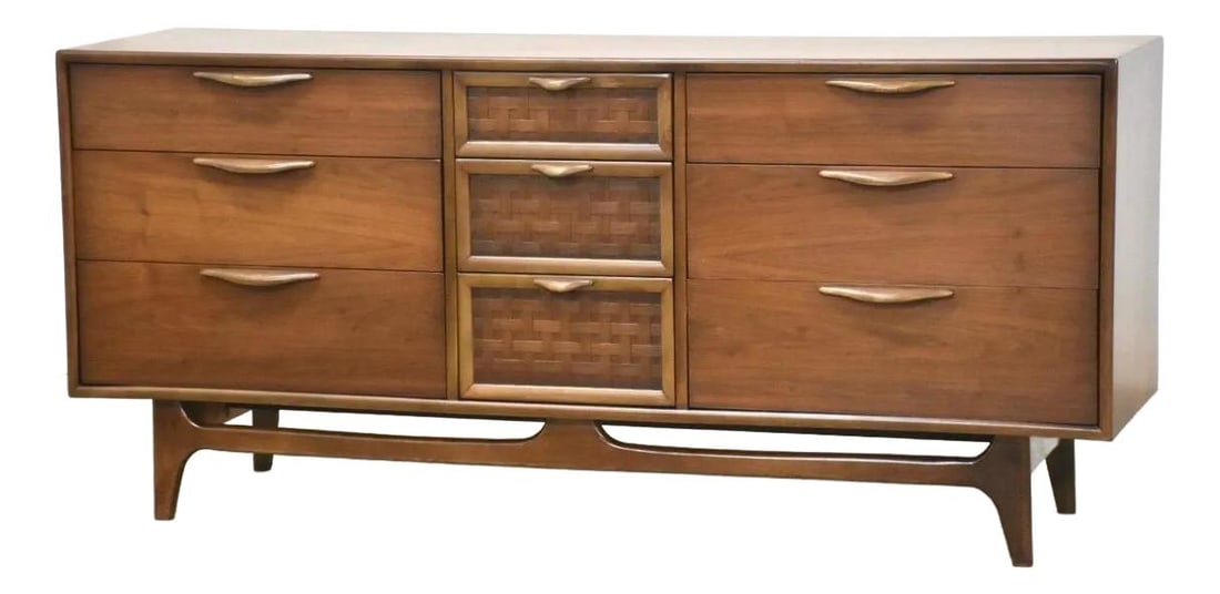 Mid Century Modern 1960s Walnut Dresser by Lane Perception: Mid Century Modern 1960s Walnut Dresser by Lane Perception This stunning mid-century modern dresser by Lane Perception features a rich walnut finish and is designed with nine spacious drawers, showcas