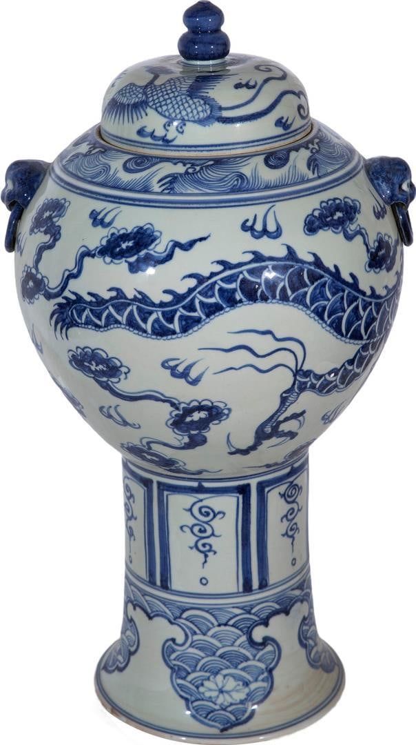 Chinoiserie Style Blue White Porcelain Dragon Jar 21H: Chinoiserie Style Blue White Porcelain Dragon Jar 21H This exquisite blue and white porcelain dragon jar is a striking addition to any decor. Hand-crafted in the elegant Chinoiserie style, it features