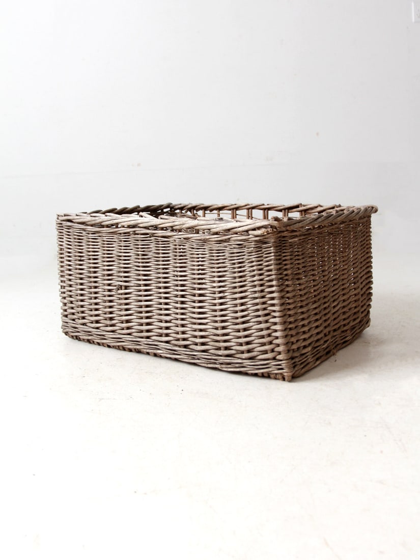 Antique Rectangular Wicker Storage Basket 25.5 x 17 x 11.5: Antique Rectangular Wicker Storage Basket 25.5 x 17 x 11.5 This vintage wicker storage basket showcases a rectangular shape with a beautifully handwoven texture and a braided rim for added detail. Its