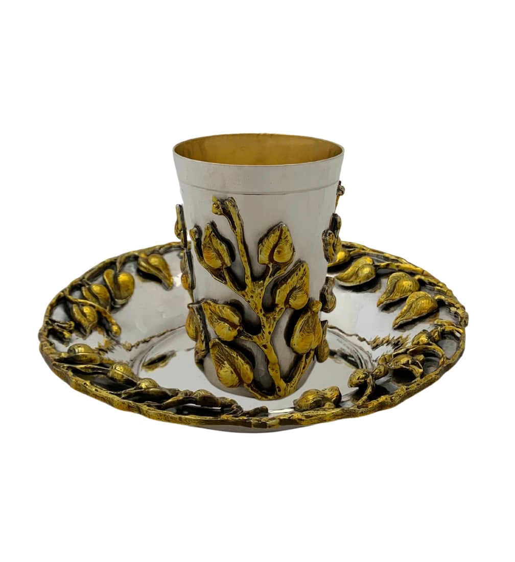 Italian 925 Sterling Silver Gold Enamel 3D Leaf Cup & Tray: Italian 925 Sterling Silver Gold Enamel 3D Leaf Cup & Tray This exquisite cup and tray set showcases the artistry of Italian craftsmanship, featuring a stunning combination of 925 sterling silver and 