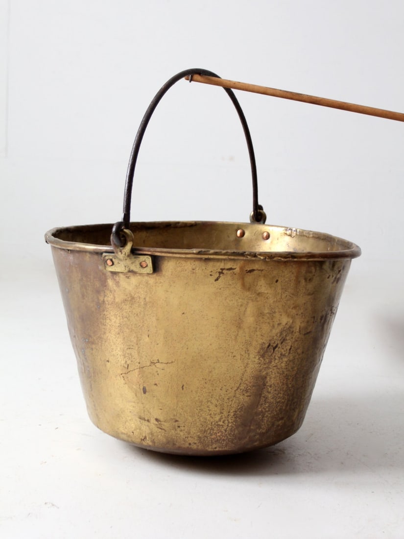 Antique E. Miller Brass Hearth Pot #19 with Forged Iron Handle: Antique E. Miller Brass Hearth Pot #19 with Forged Iron Handle Discover this beautiful antique E. Miller brass hearth pot, dating back to the 1870s. This large #19 hanging apple butter kettle is an ex