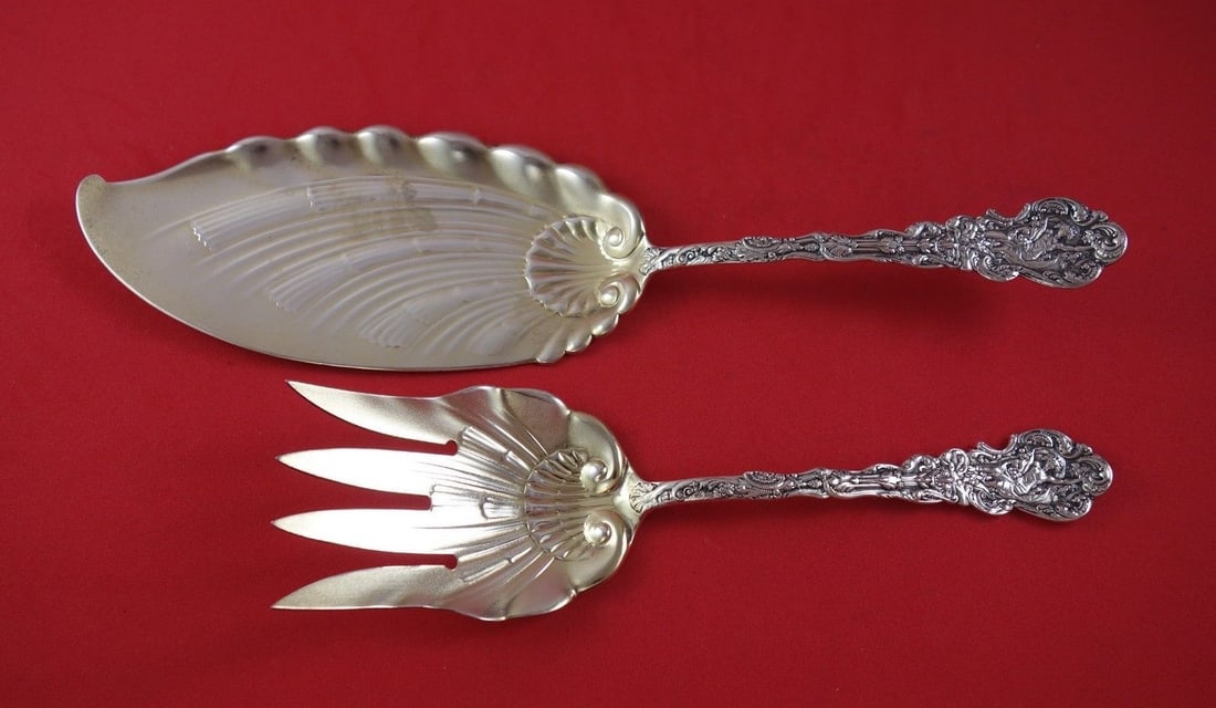 Gorham Versailles Sterling Silver Fish Serving Set 2pc Shell Design: Gorham Versailles Sterling Silver Fish Serving Set 2pc Shell Design This exquisite 2-piece fish serving set from Gorham is crafted from sterling silver and features an elegant shell design. Part of th