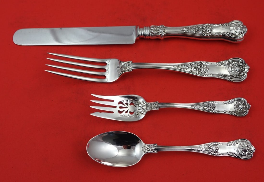 Gorham New Queens Sterling Silver 4-Piece Dinner Place Setting: Gorham New Queens Sterling Silver 4-Piece Dinner Place Setting This exquisite 4-piece dinner size place setting from the New Queens pattern by Gorham is crafted from high-quality sterling silver. The 