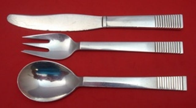 Georg Jensen Parallel Sterling Silver Junior Set 3pc: Georg Jensen Parallel Sterling Silver Junior Set 3pc Discover the elegance of the Parallel Junior Set by Georg Jensen, a stunning 3-piece collection crafted from high-quality sterling silver. This set
