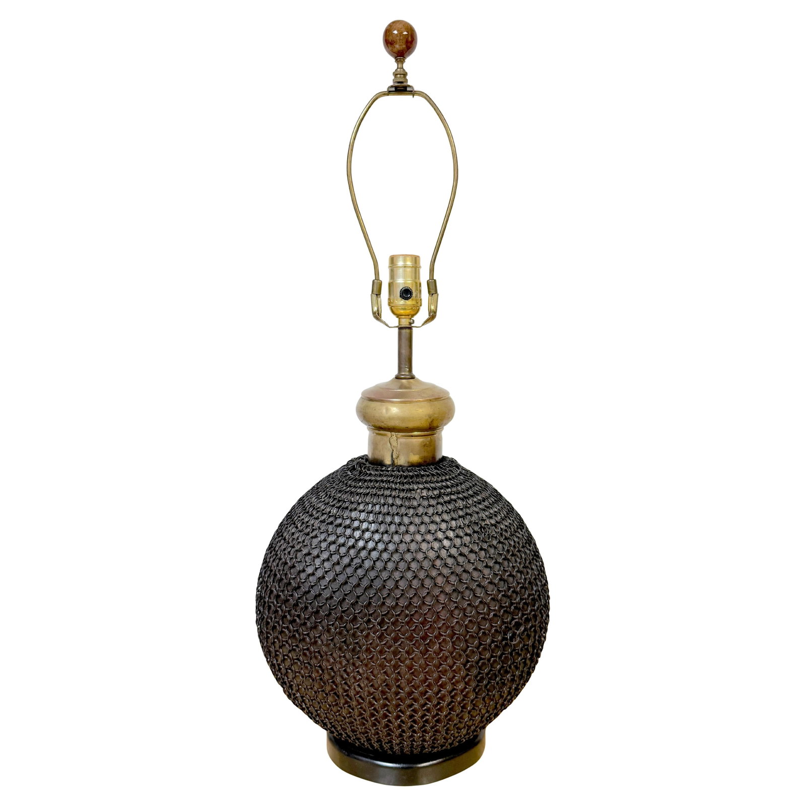 1960s French Brass Metal Chain Mail Orb Lamp Mid-Century Design: 1960s French Brass Metal Chain Mail Orb Lamp Mid-Century Design This striking 1960s French Brass & Metal Chain Mail Rounded Orb Lamp showcases the innovative spirit of mid-century design. Standing at 