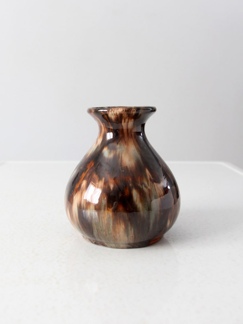 Rare Brush McCoy Onyx Glaze Vase #781 1920s: Rare Brush McCoy Onyx Glaze Vase #781 1920s Discover a rare Brush McCoy onyx glaze vase from the 1920s, marked with the number #781. This elegant piece features a classic onyx glaze that beautifully s