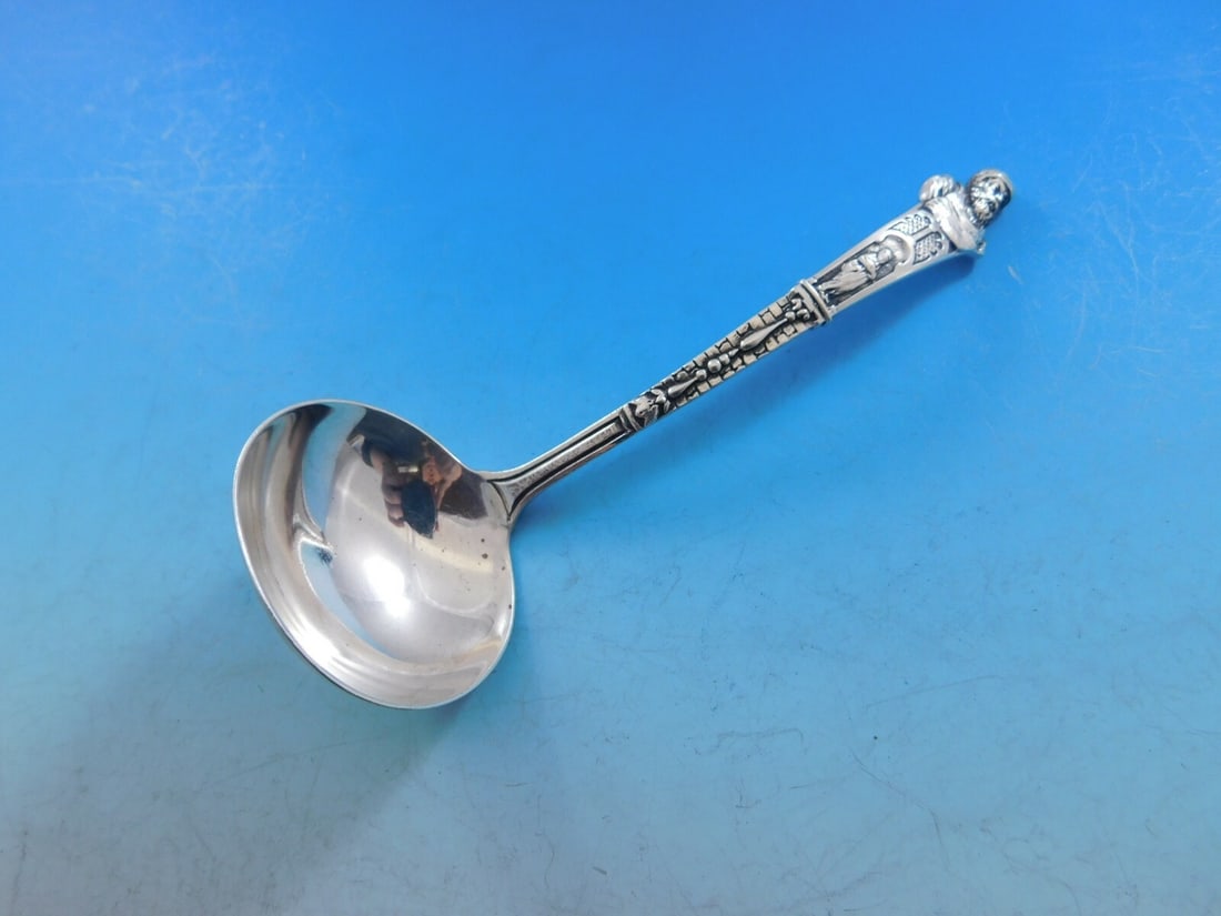Gorham Old Masters Sterling Silver Sauce Ladle 5 3/4" Vintage: Gorham Old Masters Sterling Silver Sauce Ladle 5 3/4" Vintage This vintage sauce ladle from Gorham's Old Masters pattern, measuring 5 3/4", showcases exquisite craftsmanship dating back to the 19th ce