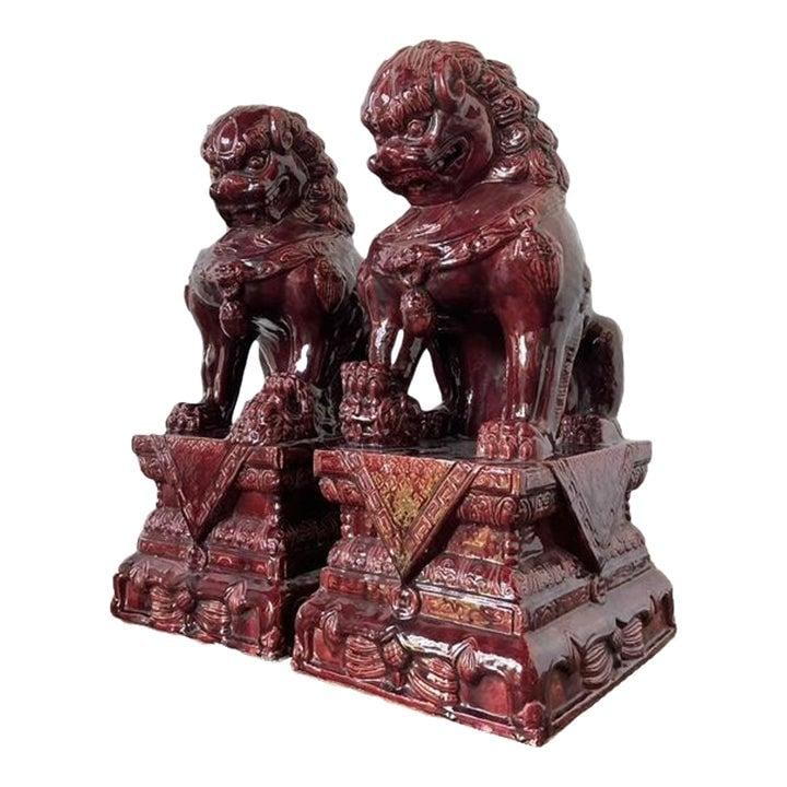 Pair of Sang de Boeuf Glazed Ceramic Guardian Foo Lion Statues: Pair of Sang de Boeuf Glazed Ceramic Guardian Foo Lion Statues This pair of vintage ceramic Foo Lions, also known as Guardian Lions, features a high-gloss Sang de Boeuf (Oxblood) glaze with deep crims
